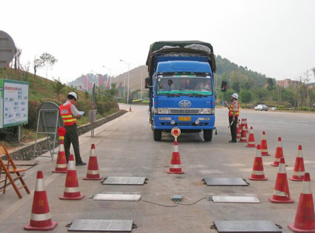 軸重秤-高速公路交警專用地磅、便攜式公路超載檢測系統(tǒng)